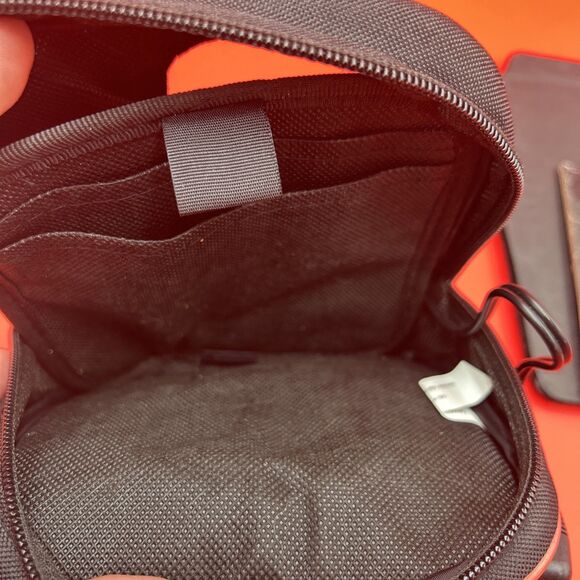 Case Logic CD Player Padded Zip Case With Exterior Headphone Jack Black & Blue - Picture 4 of 6